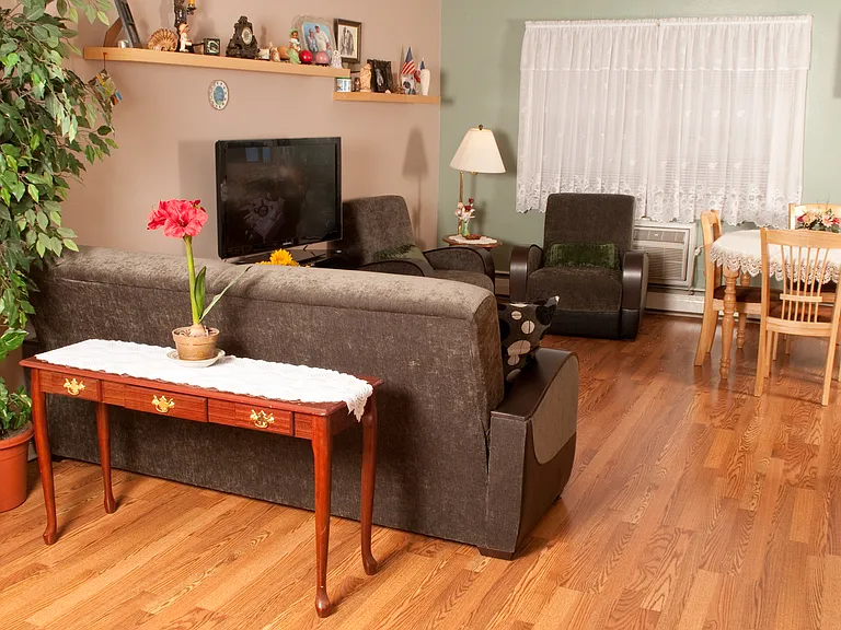 Lynn York Apartments — Photo 6