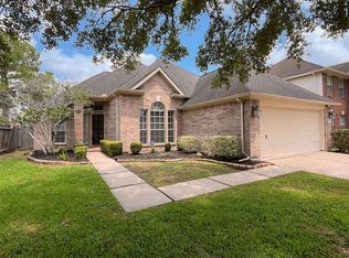 3715 Crescent Dr, Pearland, TX 77584