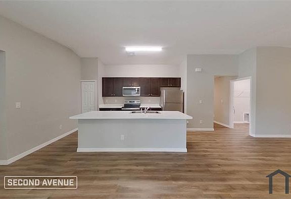 5th image of 14051 Canadian Ave