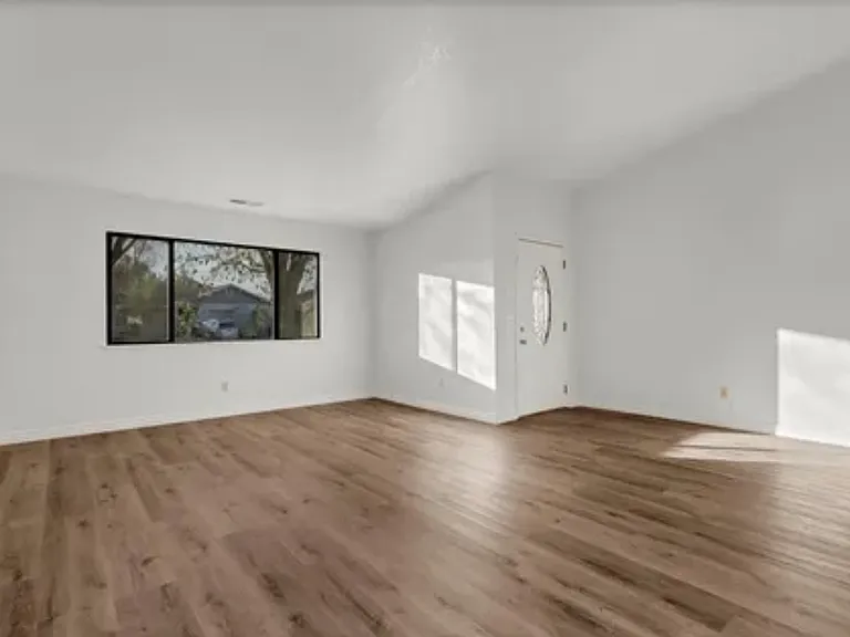 355 Longhollow Way — Photo 2