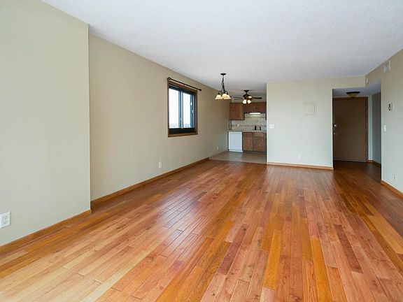 4th image of 26 10th St W Unit 1501