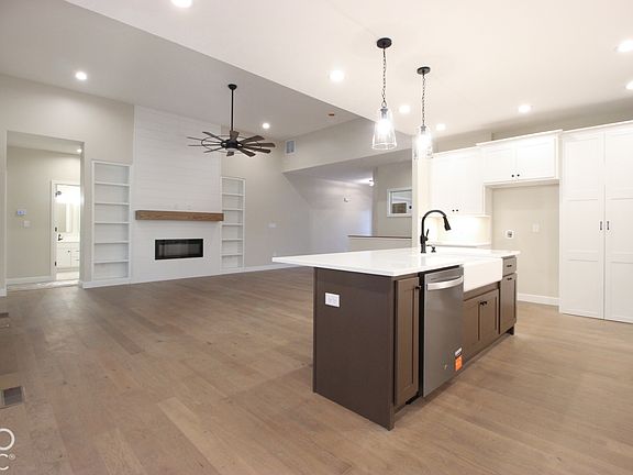 4th image of 5026 Stonehaven Ln