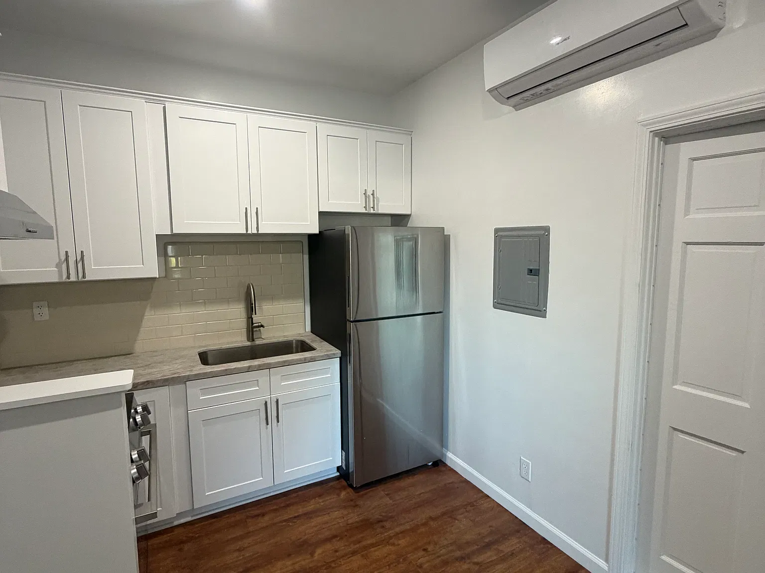 1 bed, 425 sqft, $2,200 — Photo 4
