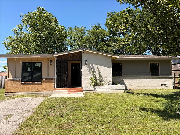 3rd image of 2305 Lockhart Ave
