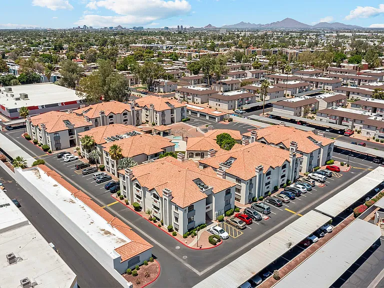 Twin Palms — Photo 31