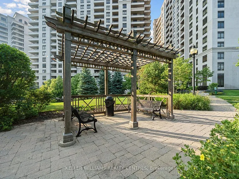 9245 Jane St #902 — Photo 30