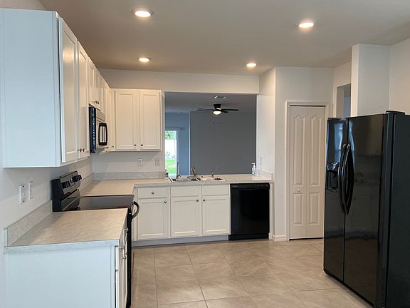 3rd image of 3037 Gibraltar Blvd