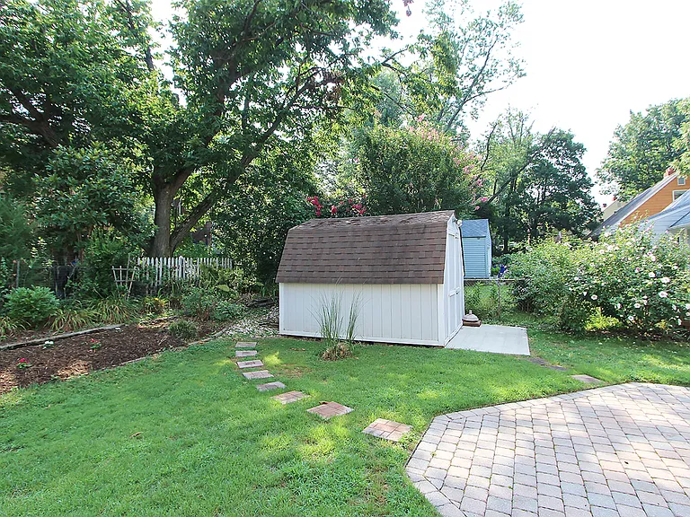 2204 Luzerne Ave — Photo 16