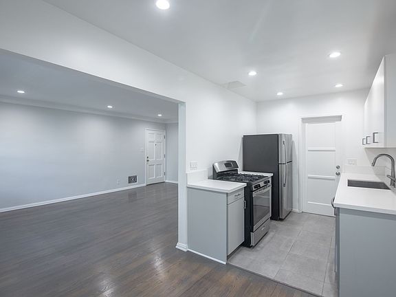 3rd image of 8563-8569 Holloway Dr #4