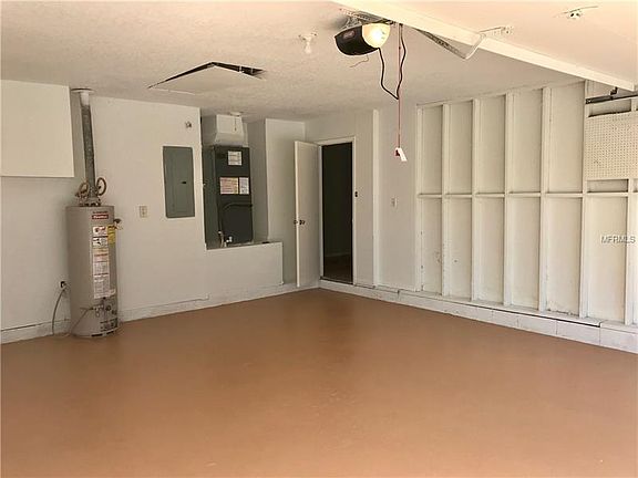 4th image of 1 N Aurora Dr