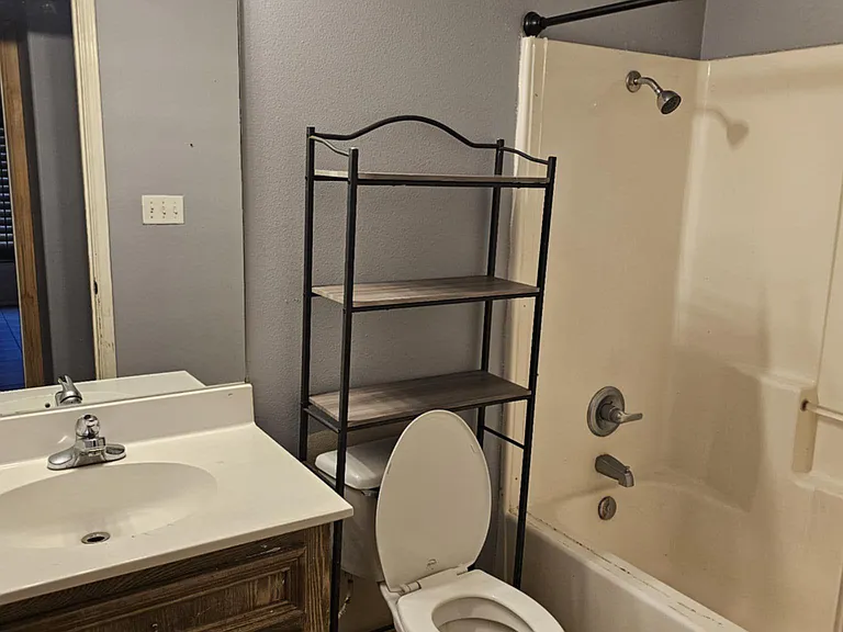 Ida Dr — Photo 4
