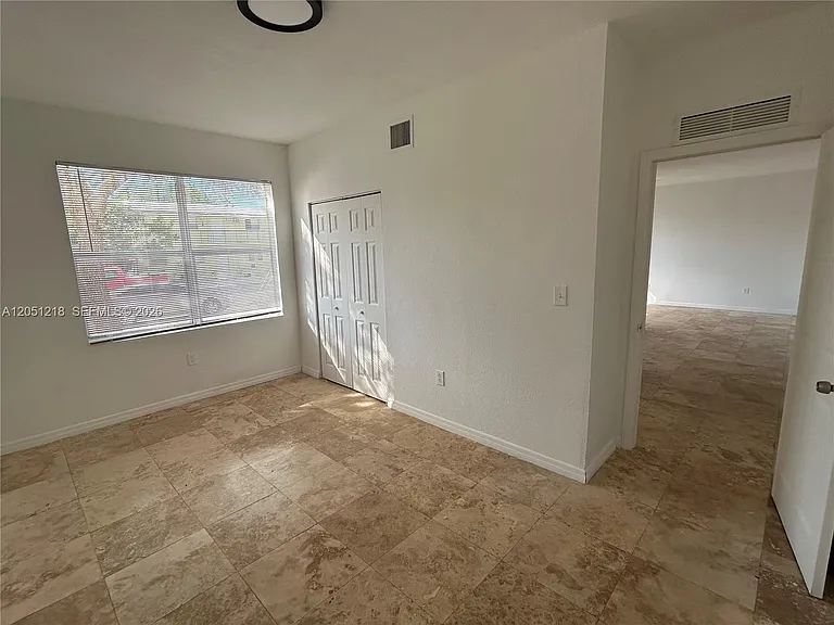 953 SW 10th St #3 — Photo 3