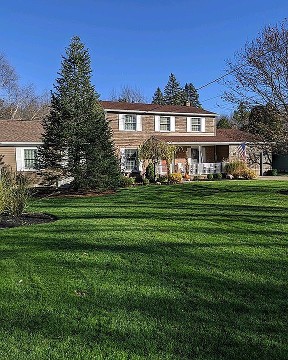 1st image of 10 Carlton Dr