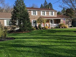 10 Carlton Dr, Orchard park, NY 14127