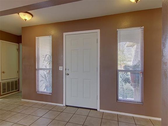 3rd image of 1706 Southcreek Dr