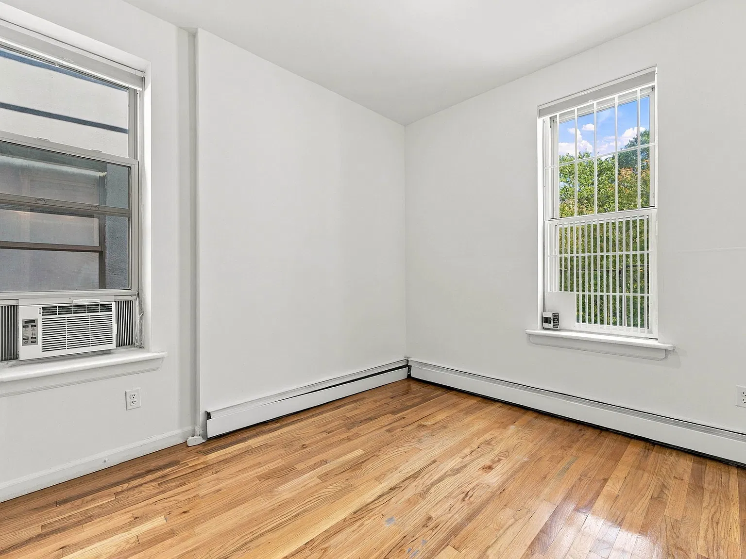 647 Franklin Avenue — Photo 2