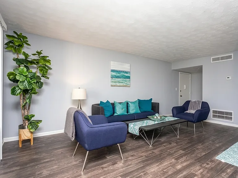 3321 Peppertree Cir — Photo 9