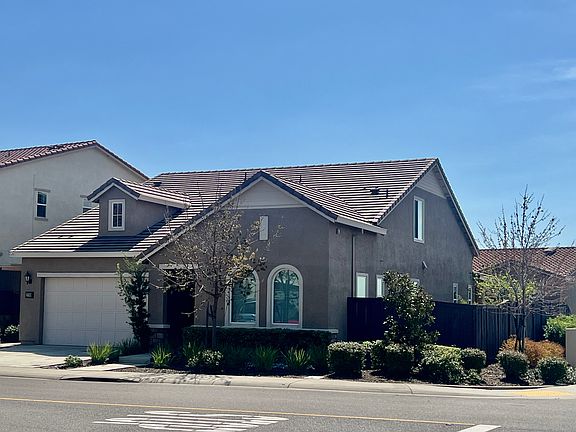 2nd image of 2700 Chuckwagon Ln