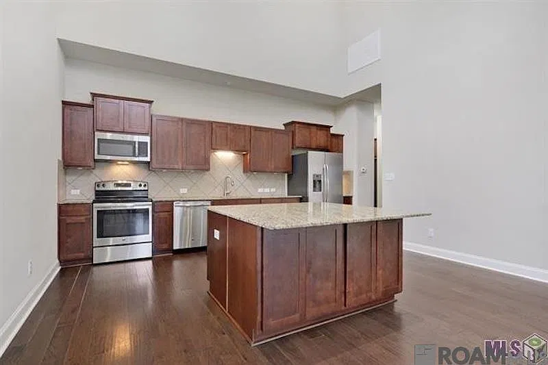 4 bed, 2370 sqft, $2,200 — Photo 2