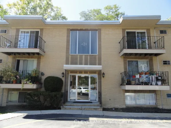 5382 Lee Rd #37, Maple Heights, OH 44137