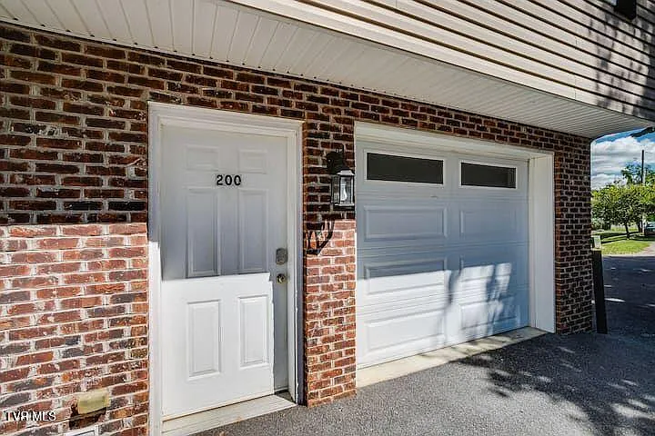 169 E Grande Ave #200 — Photo 3