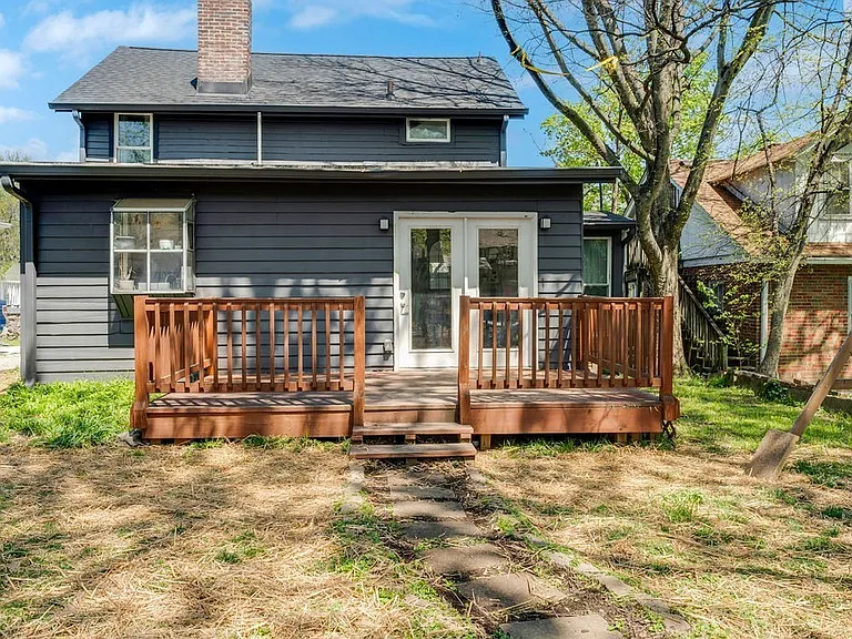 1422 Benjamin St — Photo 22