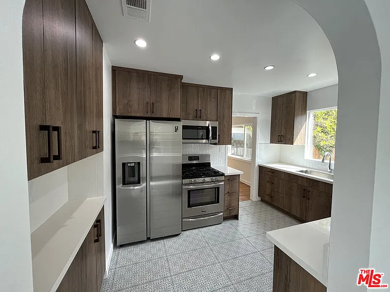 2335 Prosser Ave — Photo 5