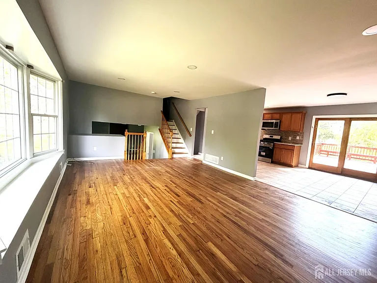434 Plainfield Rd — Photo 10