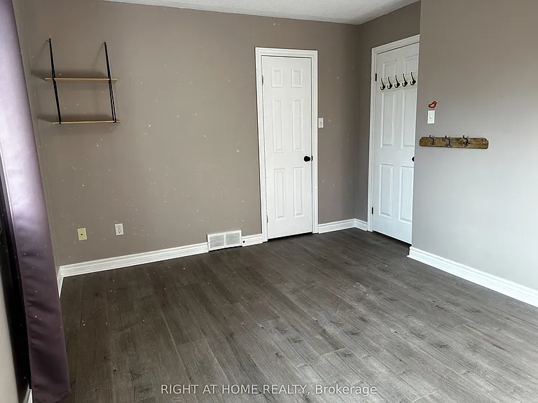 74 Barrydale Cres — Photo 16