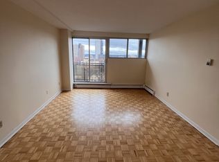 345 Laurier Ave E #901, Ottawa, ON K1N 6R5