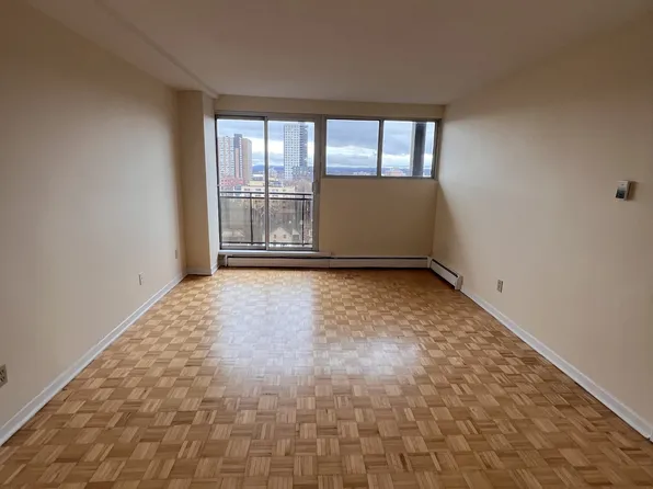 345 Laurier Ave E, Ottawa, ON