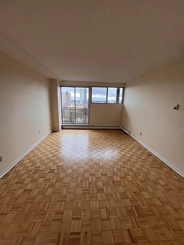 345 Laurier Ave E Photo 1