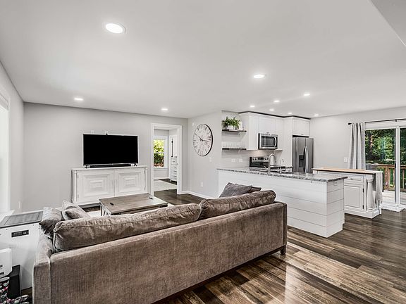 5th image of 7186 Brush Creek Rd