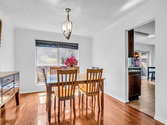 5th image of 15 E Stony Bridge Cir