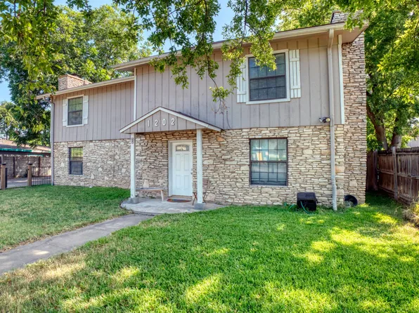1202 E Saint Johns Ave #B, Austin, TX 78752