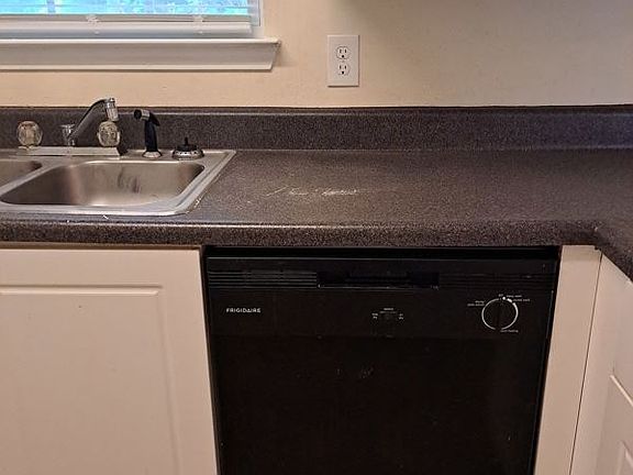 2nd image of 213 Coral Cir