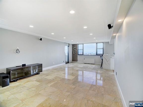 4th image of 250 Gorge Rd APT 29L
