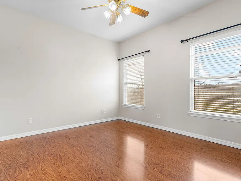 852 Silvercliff Way — Photo 46