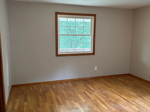 4th image of 440 Featherbed Hollow Dr