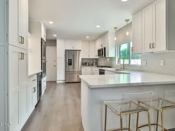 168 E Gainsborough Rd, Thousand Oaks, CA 91360