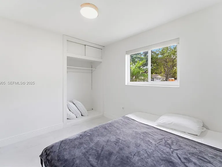 251 N 71st Ave — Photo 15