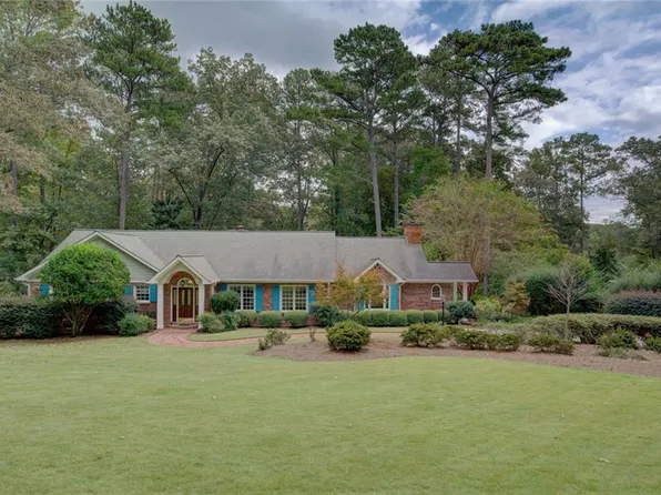 8 Crestwood Dr SW, Rome, GA 30165