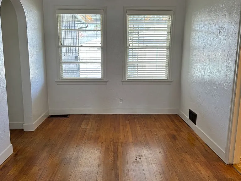 1533 Melrose St — Photo 13