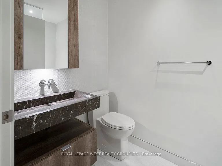 11 Yorkville Ave #1310 — Photo 36