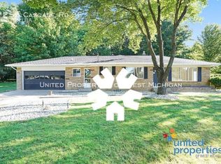 7253 Cascade Rd SE, Grand Rapids, MI 49546