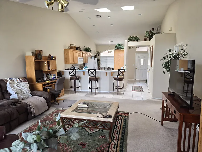 1081 Mohave Dr — Photo 2