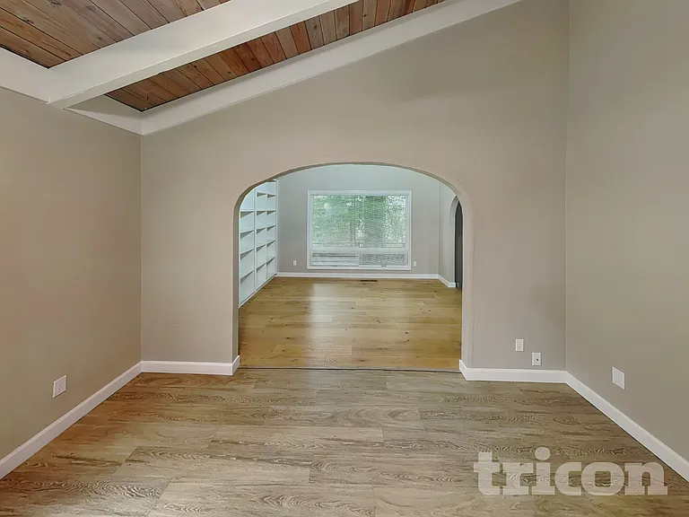 1581 Woodland Ter — Photo 4