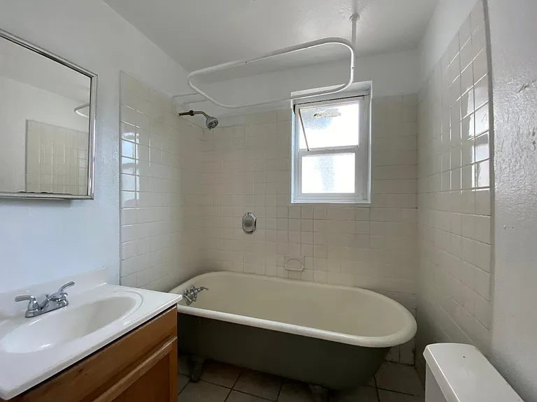 2310 E Madison St — Photo 20