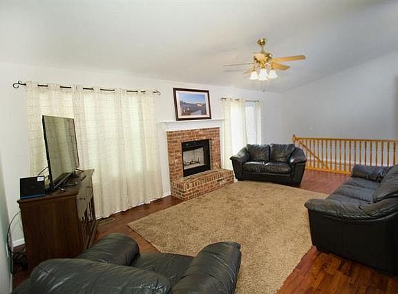 5th image of 211 Glen Meadows Ct