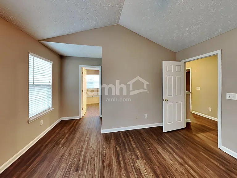 2376 Rimmele Dr — Photo 7